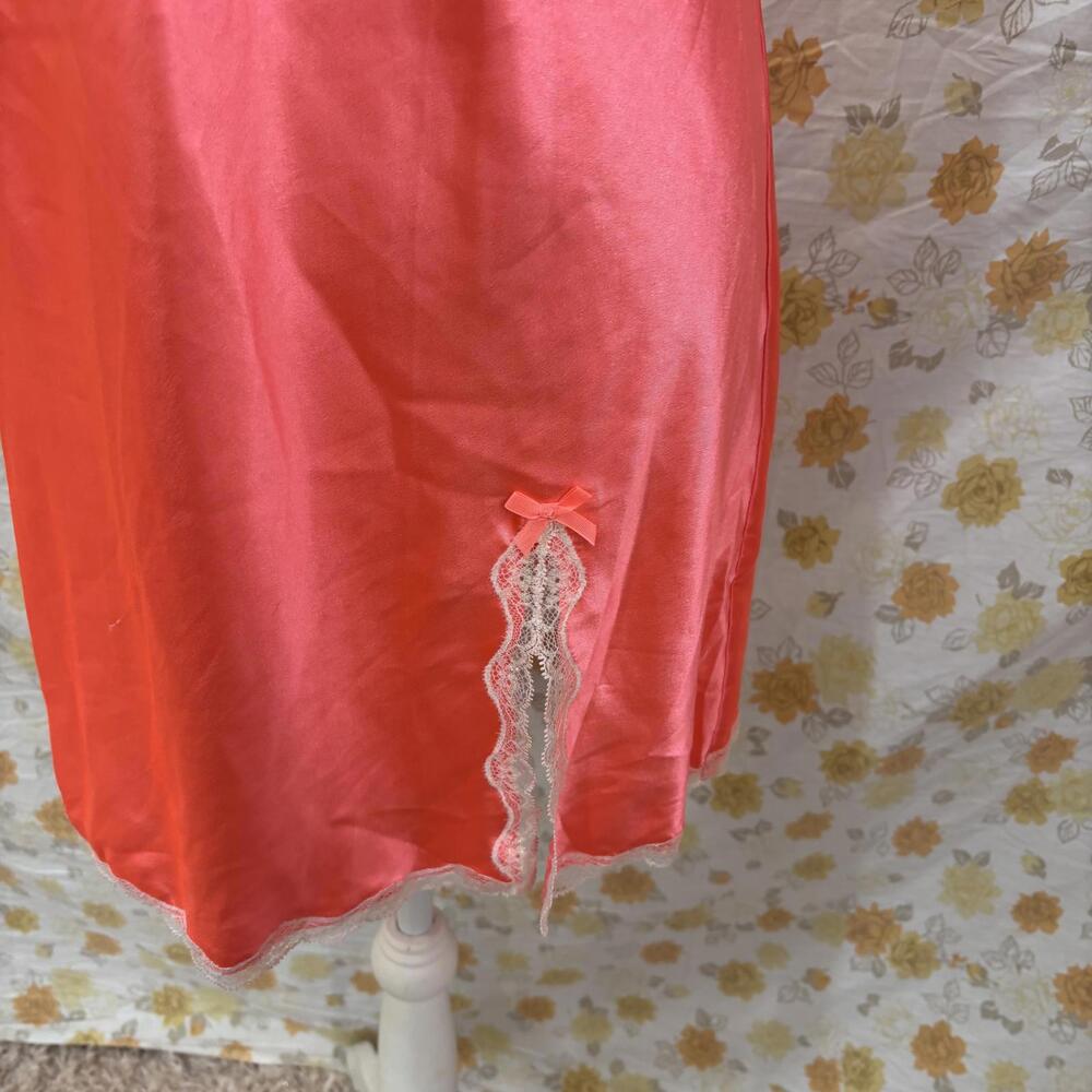 Victoria’s Secret coral pink satin gown with shimmery white lace sz medium - Picture 4 of 7